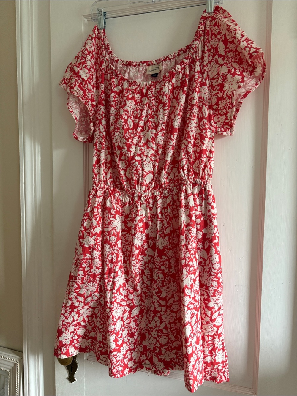 Universal Thread Red and White Floral Casual Dress with Back cutout READ BELOW
